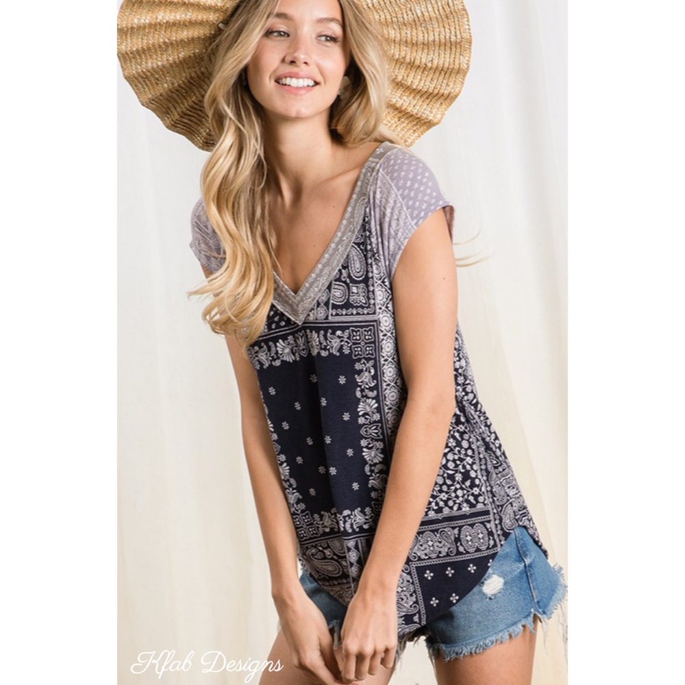 ❤️LAST 1! V Neck Paisley Cap Sleeve Raw Edge Top! - Picture 3 of 10